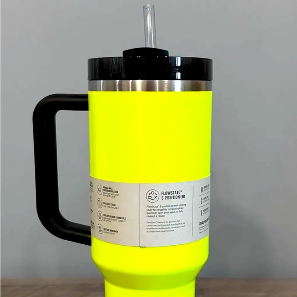 🖤🥎 Stanley NEW LIMITED 40oz Quencher NEON YELLOW 🥎🖤 - Picture 3 of 8